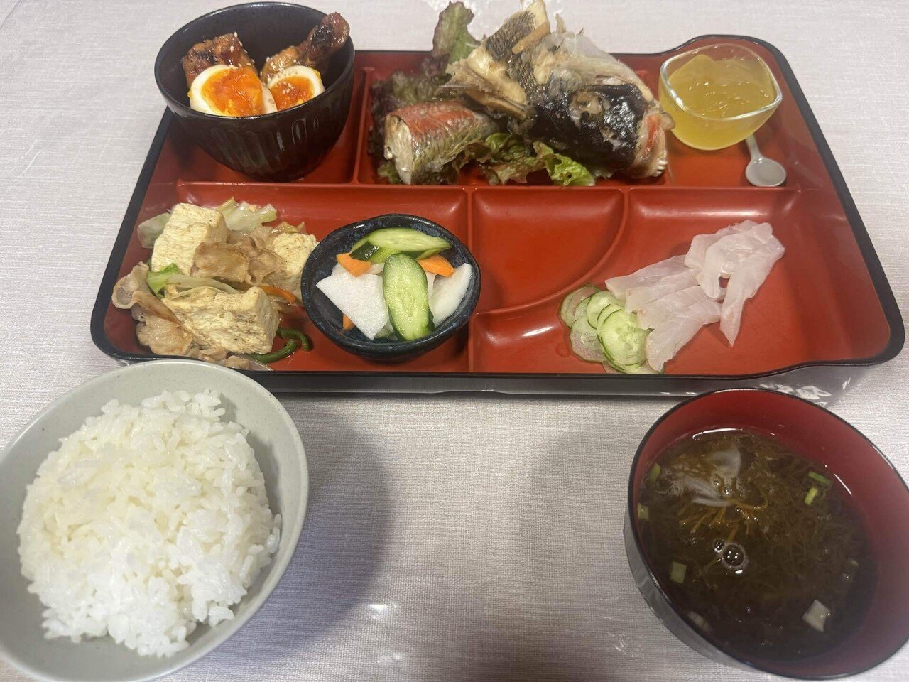 黒島の民宿の夕食2