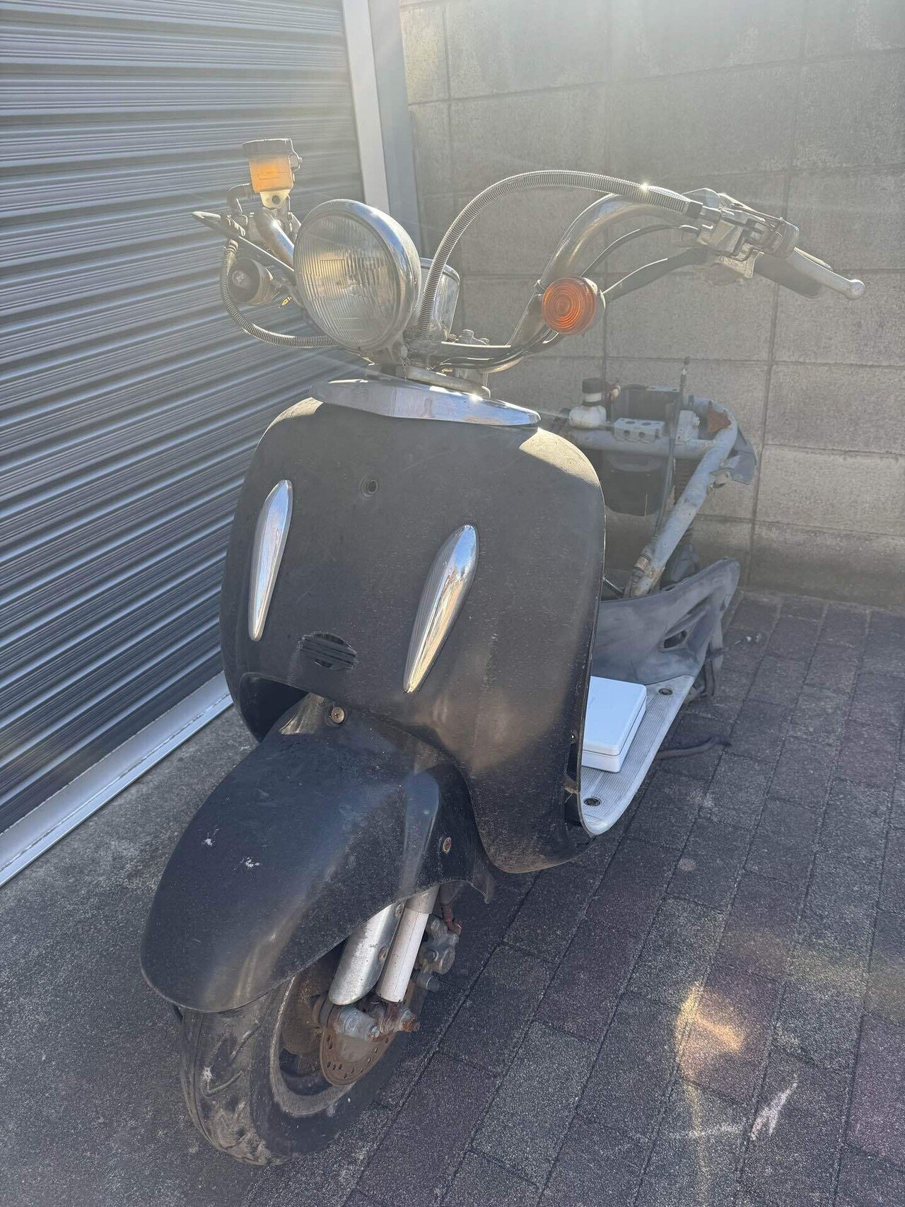 ホンダ・ジョーカー90の部品取り車 前から見た状態