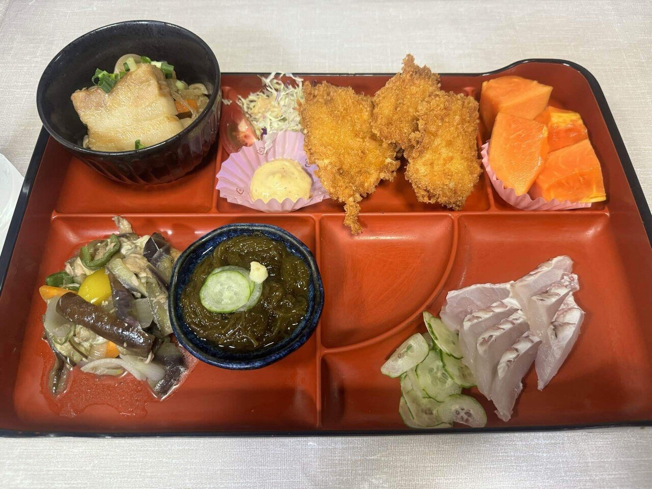 黒島の民宿の夕食3