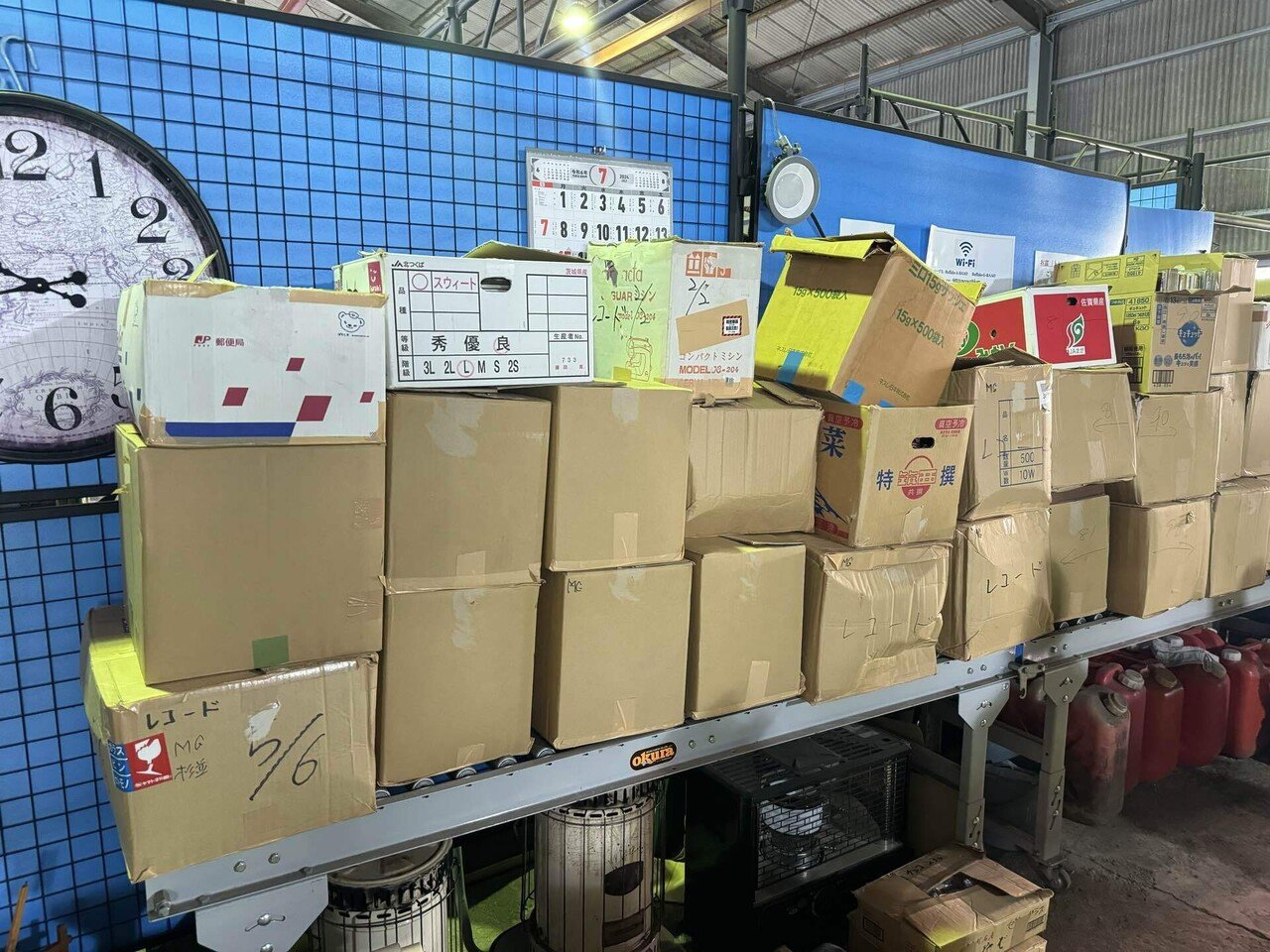 レコードの山（開封前）