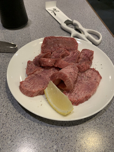 炭火焼肉ホルモン まる味の写真2