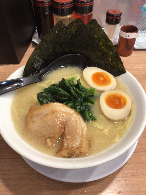 横浜家系ラーメン春樹 北浦和店の写真3