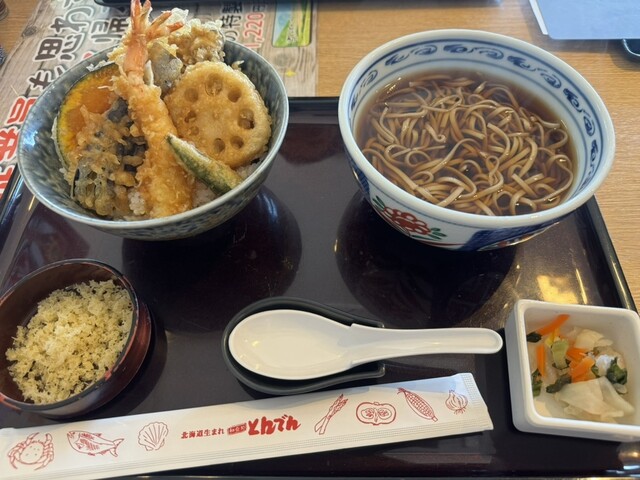 和食レストラン とんでん 白幡店の写真1