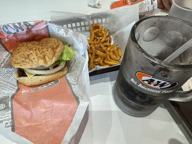 A&W イーアス沖縄豊崎店の写真1