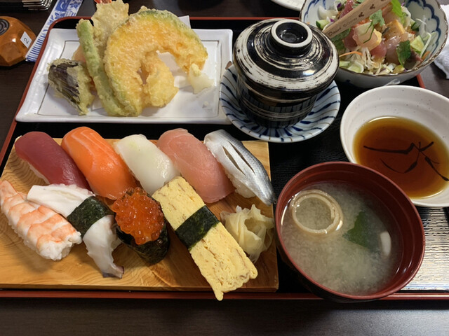 魚屋直営すし食堂 魚まるの写真6