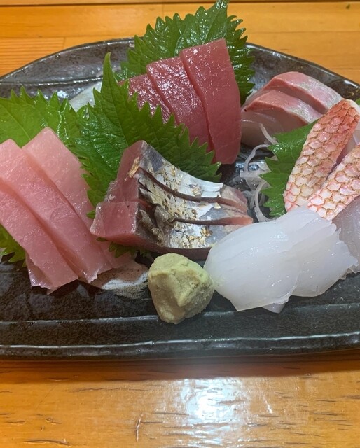 魚屋直営すし食堂 魚まるの写真4