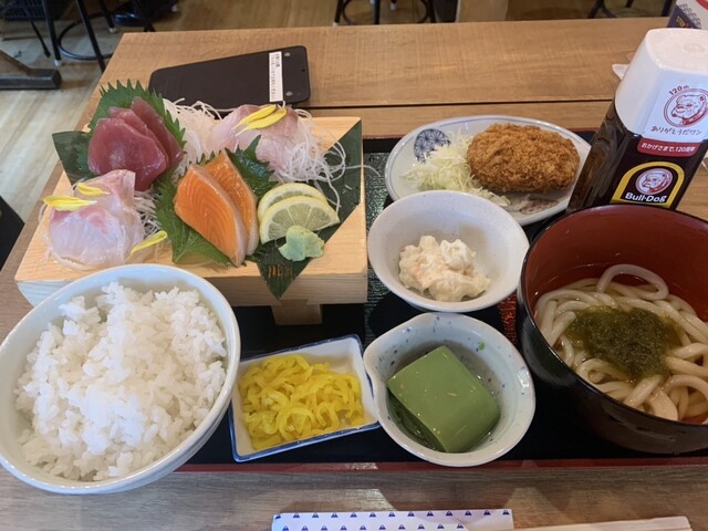 磯丸水産 新橋烏森通り店の写真3